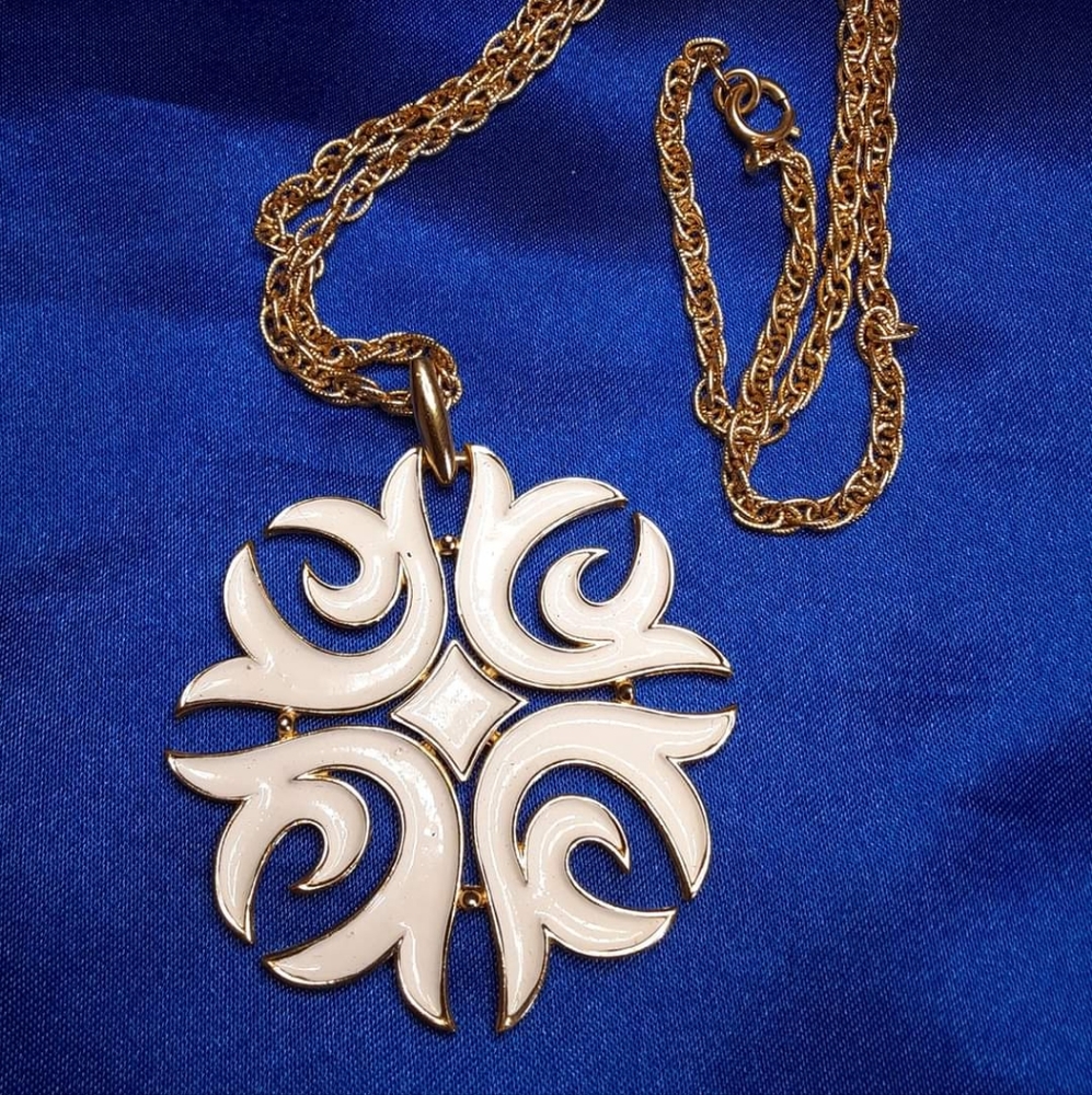 Trifari vintage necklace